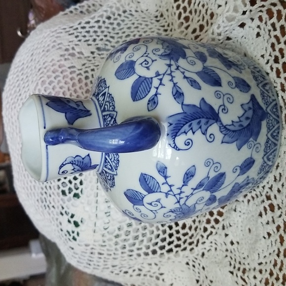 Vintage Porcelain Cobalt Blue/White Chinese Floral Pitcher - Picture 4 of 4